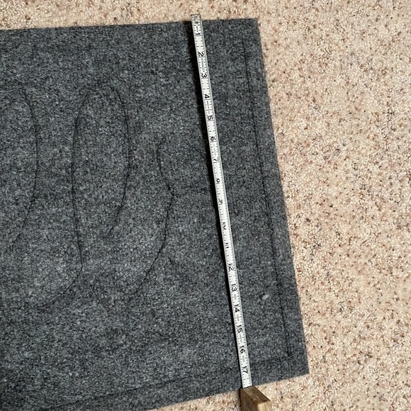 ✅ NWOT “HELLO” Cursive Stylish Welcome Mat Doormat Gray Non-Slip 29.5in x 18in - Picture 4 of 5